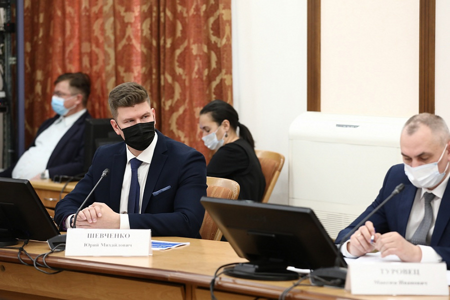 На Кубани чиновникам поручили рассмотреть 18 тыс. обращений от жителей края На Кубани чиновникам поручили рассмотреть 18 тыс. обращений от жителей края