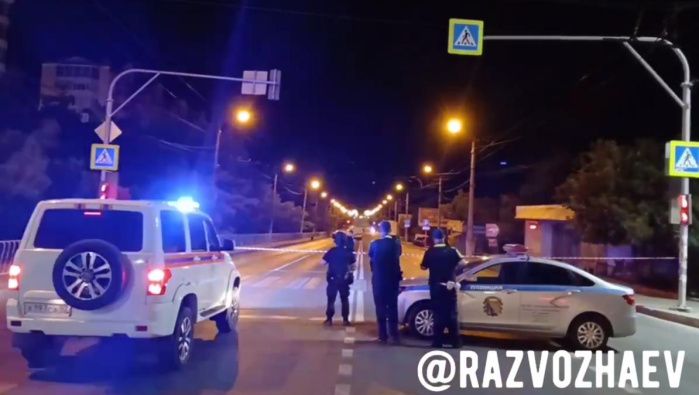 В Севастополе после атаки БПЛА эвакуировали жителей 9-этажного дома и перекрыли улицу В Севастополе после атаки БПЛА эвакуировали жителей 9-этажного дома и перекрыли улицу