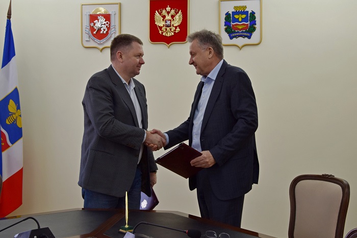 Новый мэр Симферополя Михаил Афанасьев сегодня официально приступил к работе Новый мэр Симферополя Михаил Афанасьев сегодня официально приступил к работе