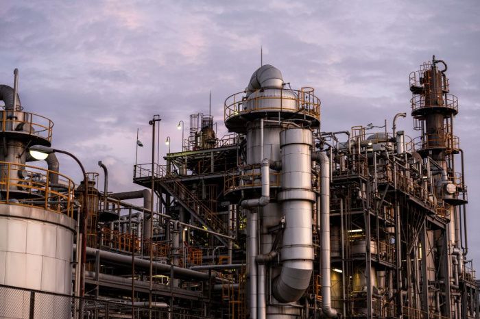 Владелец футбольного клуба построит нефтеперерабатывающий завод в Новочеркасске Владелец футбольного клуба построит нефтеперерабатывающий завод в Новочеркасске