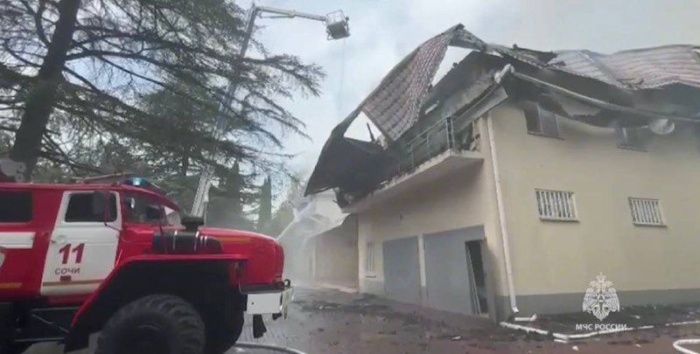 В Сочи локализовали возгорание в здании районного суда на площади 690 кв. м В Сочи локализовали возгорание в здании районного суда на площади 690 кв. м
