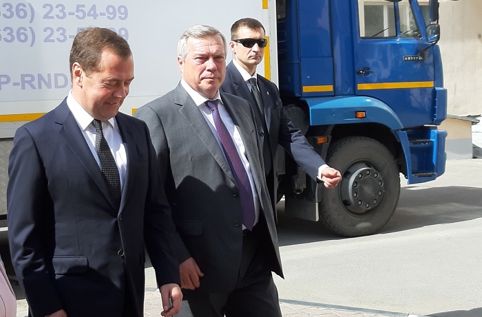 В Ростов прибыл бывший президент России Дмитрий Медведев для встречи с беженцами В Ростов прибыл бывший президент России Дмитрий Медведев для встречи с беженцами