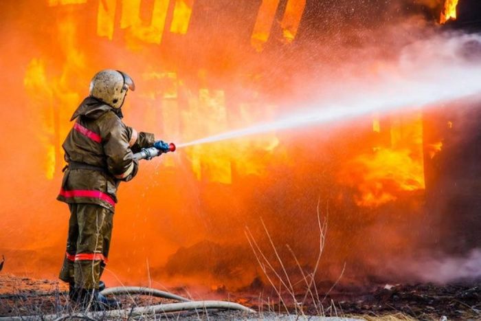 В Ворошиловском районе Волгограда на площади 500 кв. м загорелась мусорная свалка В Ворошиловском районе Волгограда на площади 500 кв. м загорелась мусорная свалка