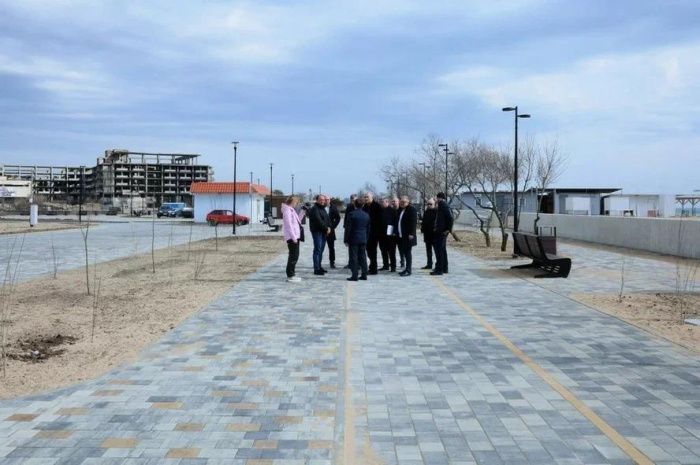 В Евпатории выделили 100 млн рублей на ремонт тротуаров В Евпатории выделили 100 млн рублей на ремонт тротуаров