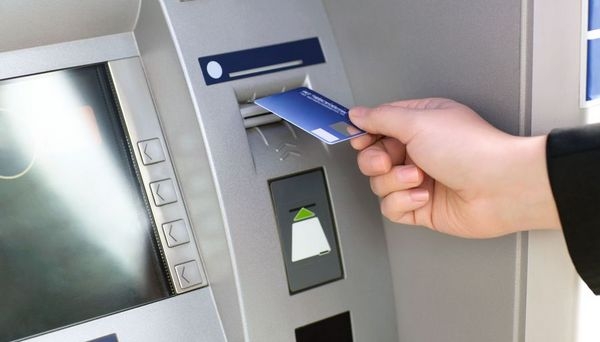 Первый российский банк начал принимать карты Visa и MasterCard в Крыму Первый российский банк начал принимать карты Visa и MasterCard в Крыму