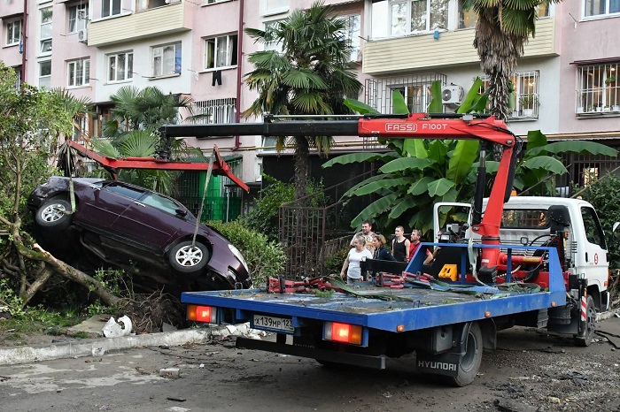 Более 80 сочинцев обратились за выплатами из-за поврежденного имущества после ливня Более 80 сочинцев обратились за выплатами из-за поврежденного имущества после ливня