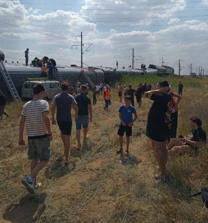 В результате схода поезда Казань-Адлер число госпитализированных пассажиров увеличилось до 55 человек В результате схода поезда Казань-Адлер число госпитализированных пассажиров увеличилось до 55 человек