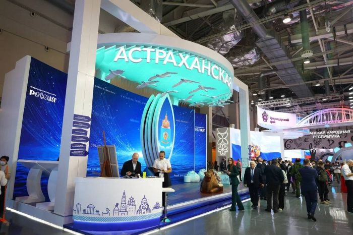 В центре экспозиции Астраханской области на выставке «Россия» расположился мультимедийный лотос В центре экспозиции Астраханской области на выставке «Россия» расположился мультимедийный лотос