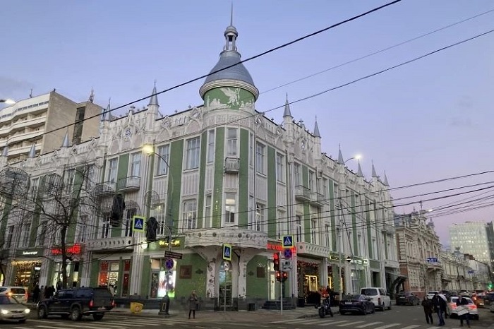 В Краснодаре губернатор края Вениамин Кондратьев поручил привести в порядок задние бывшей гостиницы «Централь» В Краснодаре губернатор края Вениамин Кондратьев поручил привести в порядок задние бывшей гостиницы «Централь»
