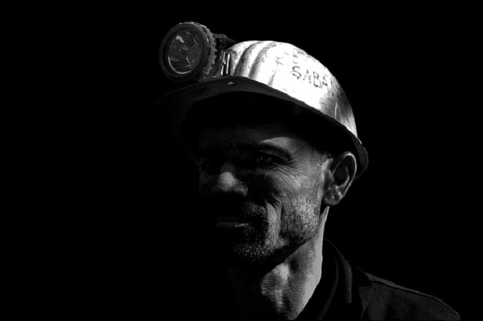 Три горняка оказались под завалами после обрушения на шахте «Обуховская» Три горняка оказались под завалами после обрушения на шахте «Обуховская»