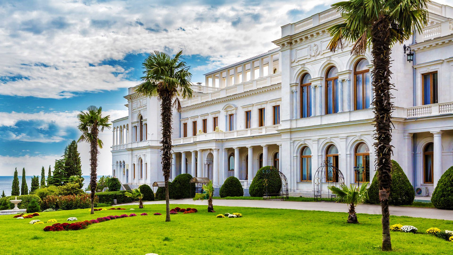 Миллиардер-монархист откроет курорт в резиденции Николая Второго