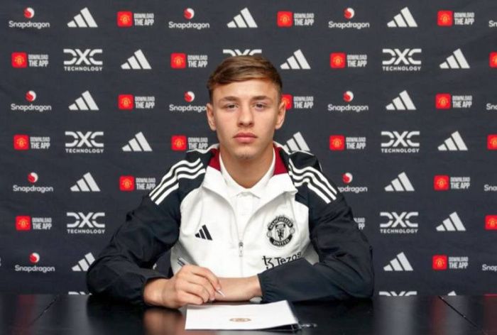 СМИ: Футболист «Манчестер Юнайтед» из Дагестана сменил спортивное гражданство и сможет выступать за сборную России СМИ: Футболист «Манчестер Юнайтед» из Дагестана сменил спортивное гражданство и сможет выступать за сборную России