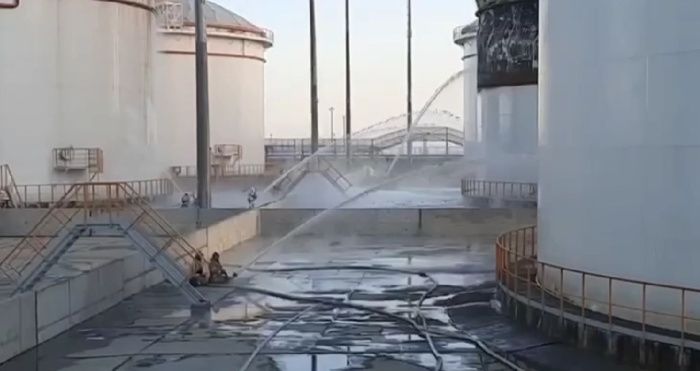 Резервуар в Темрюкском районе Кубани загорелся из-за попадания беспилотного аппарата Резервуар в Темрюкском районе Кубани загорелся из-за попадания беспилотного аппарата