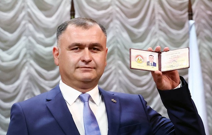 Алан Гаглоев вступил в должность президента Южной Осетии Алан Гаглоев вступил в должность президента Южной Осетии