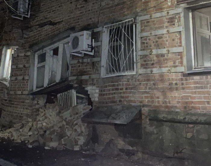 В одном из жилых домов Ростова на улице Нариманова рухнул подъезд В одном из жилых домов Ростова на улице Нариманова рухнул подъезд