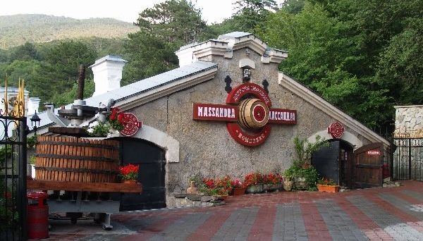 «Массандра» впервые за 20 лет посадила в Крыму 21 га новых виноградников «Массандра» впервые за 20 лет посадила в Крыму 21 га новых виноградников