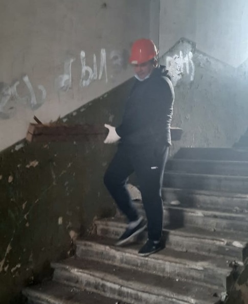 лестница без перил в доме Кисина.jpg лестница без перил в доме Кисина.jpg