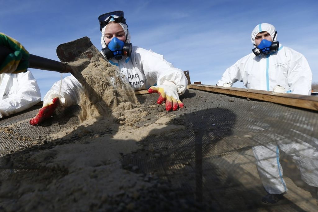 Очистка песка пресс-служба администрации КК.jpg Очистка песка пресс-служба администрации КК.jpg