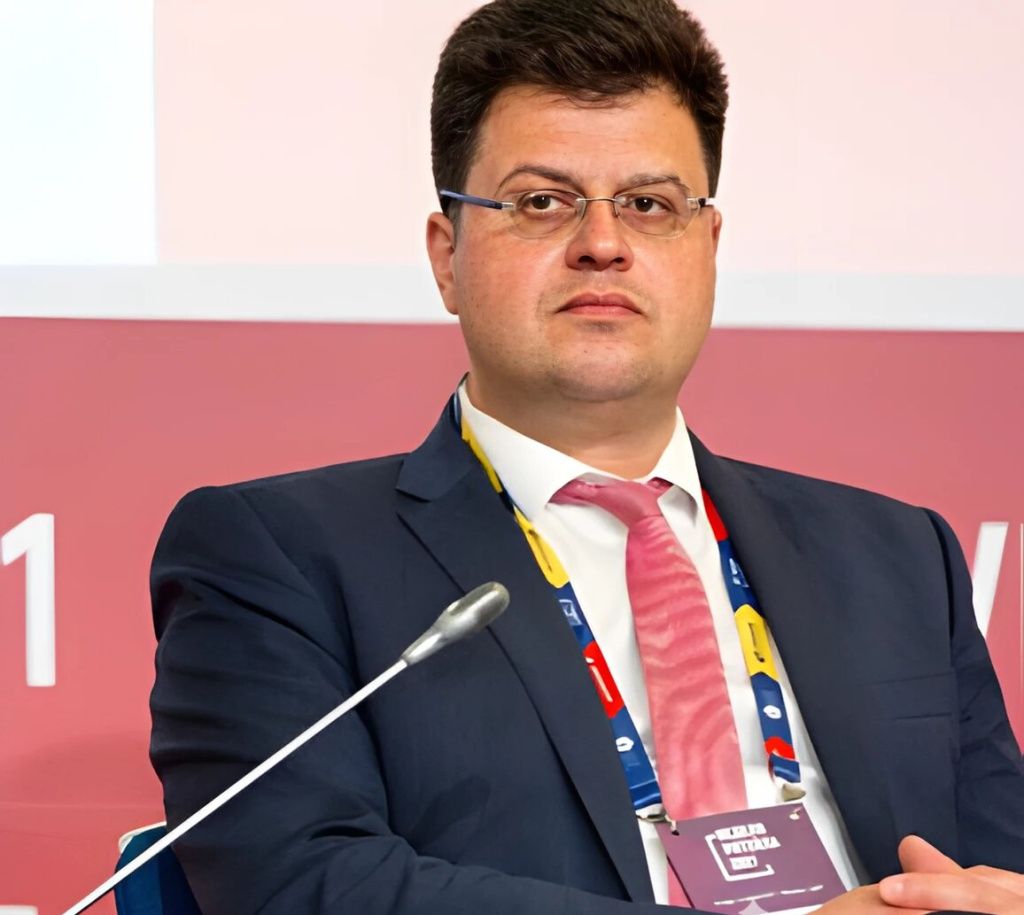 Рентабельность сегмента сервисов доставки сомнительна, считает директор департамента развития внутренней торговли Минпромторга РФ Никита Кузнецов // Фото: Росконгресс Рентабельность сегмента сервисов доставки сомнительна, считает директор департамента развития внутренней торговли Минпромторга РФ Никита Кузнецов // Фото: Росконгресс