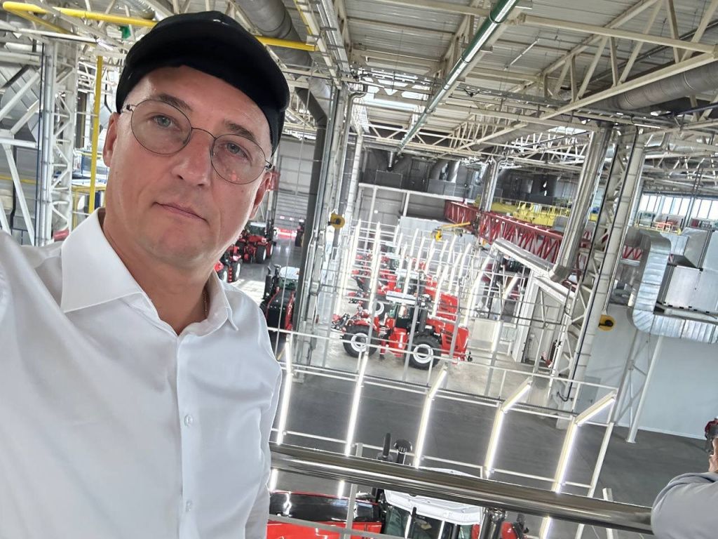 Снижением инвестиционной активности аграриев и недостаточное финансирование программы 1432 являются одиними из основных причин сокращения отгрузок, считает Константин Бабкин // Фото: телеграм-канал предпринимателя Снижением инвестиционной активности аграриев и недостаточное финансирование программы 1432 являются одиними из основных причин сокращения отгрузок, считает Константин Бабкин // Фото: телеграм-канал предпринимателя