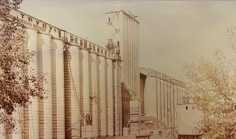 Элеватор 1988 год.jpg Элеватор 1988 год.jpg