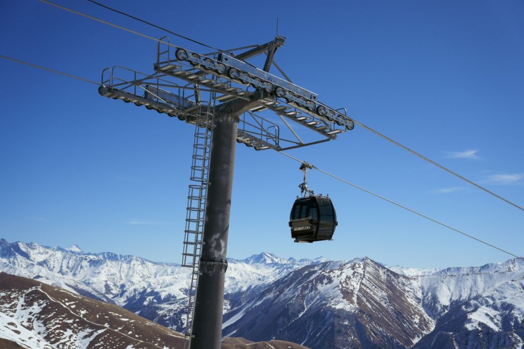 TAY00268_resized.jpg На «Мамисоне» самая длинная канатная дорога гондольного типа на Северном Кавказе. Фото: Антон Тайбарей