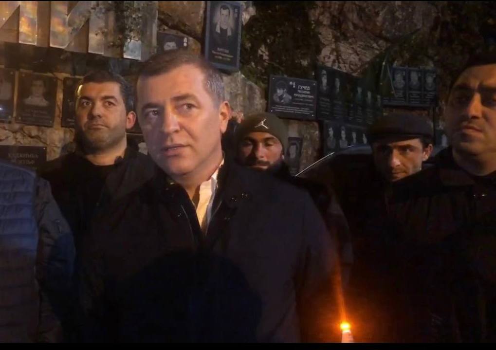 Адгур Ардзинба.jpg Адгур Ардзинба.jpg