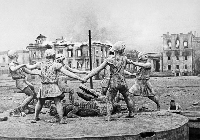 Фонтан в Сталинграде.jpg Фонтан в Сталинграде.jpg