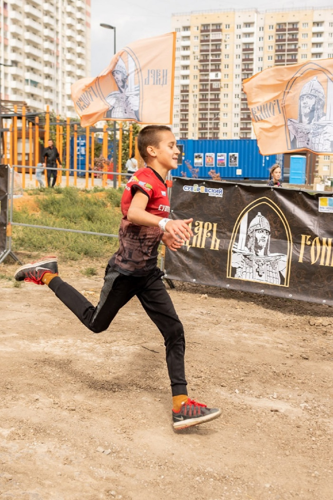 В районе Суворовский в Ростове-на-Дону организовали очередную детскую гонку с препятствиями «Казаки»