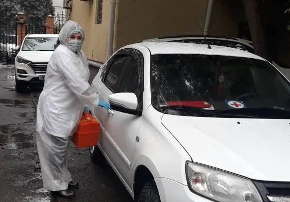 На Кубани врачи начали выписывать бесплатные лекарства пациентам с коронавирусом На Кубани врачи начали выписывать бесплатные лекарства пациентам с коронавирусом