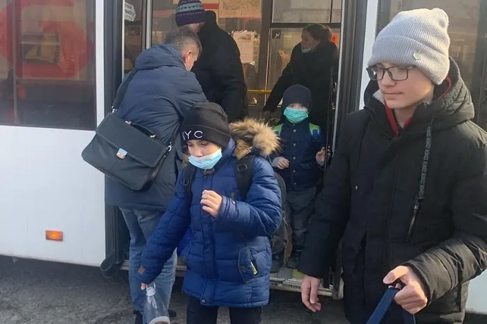 В Ростовской области дети и подростки из числа беженцев будут обучаться в местных школах В Ростовской области дети и подростки из числа беженцев будут обучаться в местных школах