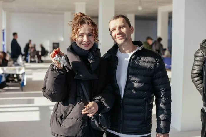 В литере 19 квартала «Сияние» группа компаний «ЮгСтройИнвест» выдала ключи 322 семьям В литере 19 квартала «Сияние» группа компаний «ЮгСтройИнвест» выдала ключи 322 семьям