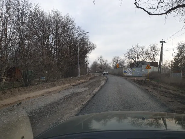 В Ростове при ремонте дороги до Суворовского используют новую технологию В Ростове при ремонте дороги до Суворовского используют новую технологию
