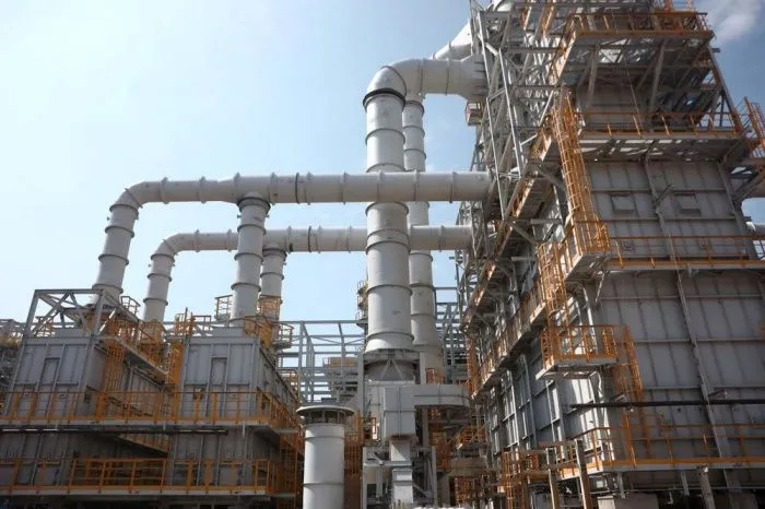 В поселке Афипском после падения обломков БПЛА произошел пожар на НПЗ