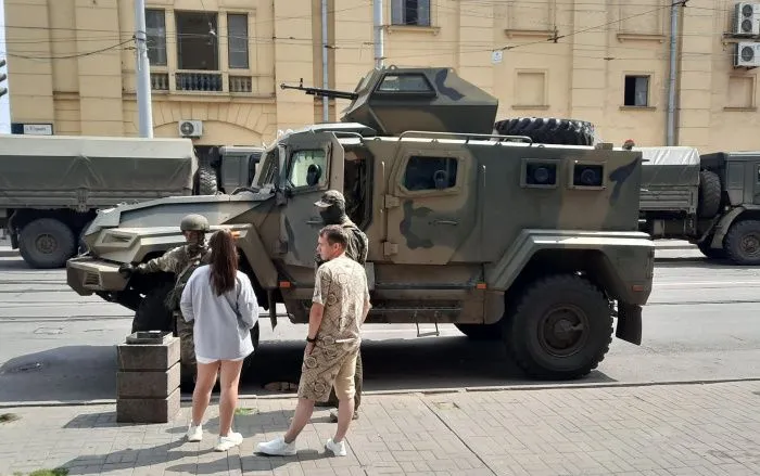 Ростов под «Вагнером»: один день города в условиях военного мятежа Ростов под «Вагнером»: один день города в условиях военного мятежа