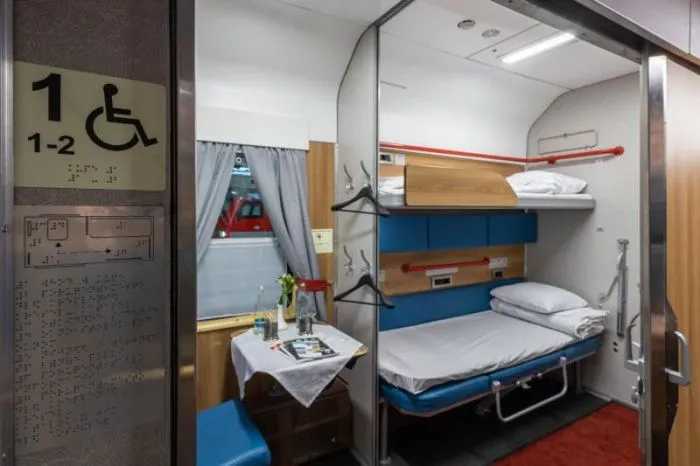 Более 130 поездов задерживаются после атаки беспилотников в Ростовской области