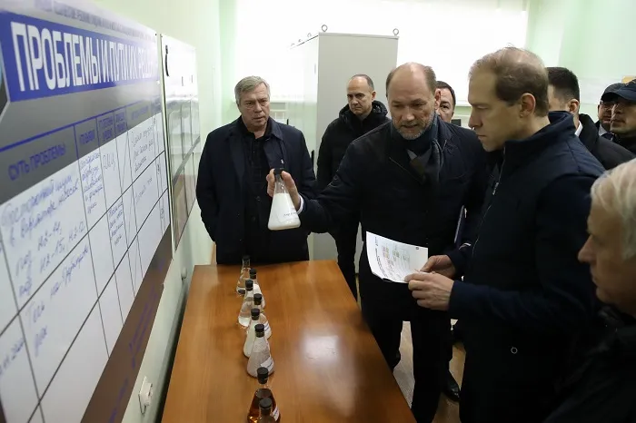 Вице-премьеру Мантурову доложили о росте производства на оборонных предприятиях Ростовской области