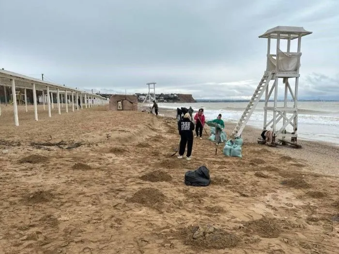 В Севастополе объявили ЧС в связи с загрязнением пляжей В Севастополе объявили ЧС в связи с загрязнением пляжей