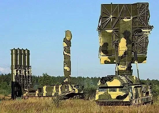 В небе над Ростовской областью средства ПВО сбили ракету С-200