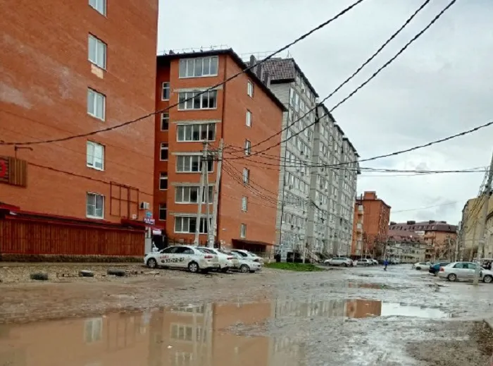 Один из микрорайонов Краснодара залило сточными водами Один из микрорайонов Краснодара залило сточными водами