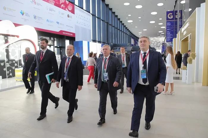 На ПМЭФ-2022 власти Ростовской области заключили 15 соглашений почти на 38 млрд рублей На ПМЭФ-2022 власти Ростовской области заключили 15 соглашений почти на 38 млрд рублей