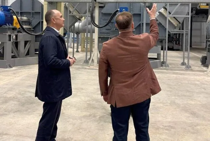 В Ростове завершилось строительство завода цинковых белил В Ростове завершилось строительство завода цинковых белил