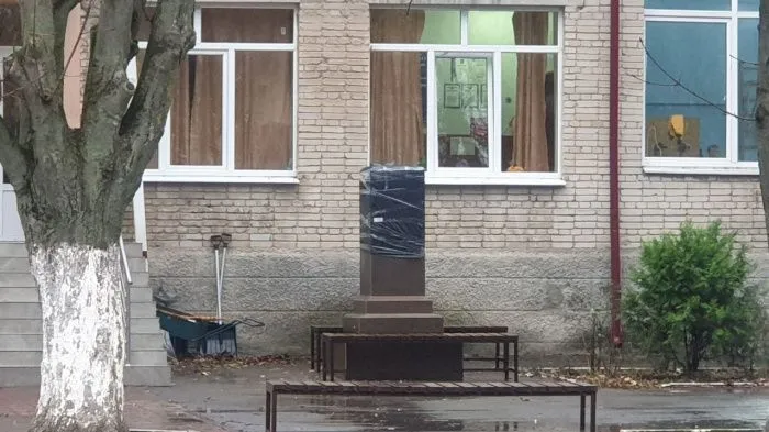 В Ростове-на-Дону демонтировали памятник Врангелю В Ростове-на-Дону демонтировали памятник Врангелю