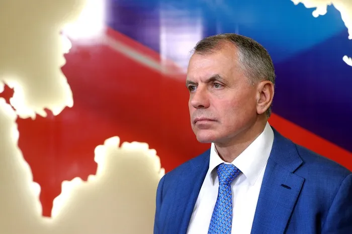 Глава Госсовета Крыма предложил не выпускать из страны военнообязанных Глава Госсовета Крыма предложил не выпускать из страны военнообязанных