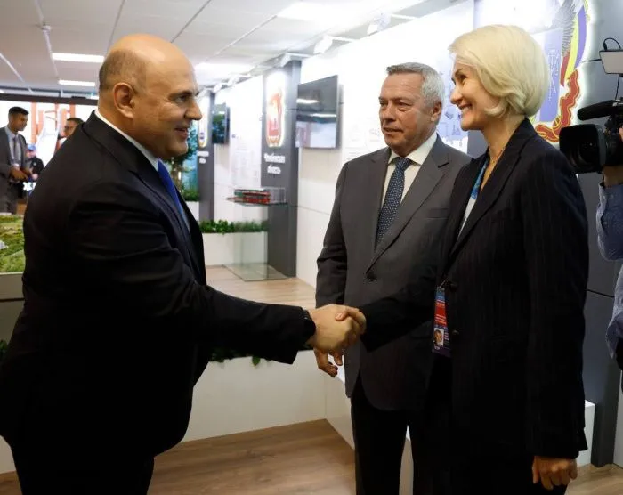 Виктория Абрамченко представила Михаилу Мишустину проект благоустройства Платовского проспекта Новочеркасска Виктория Абрамченко представила Михаилу Мишустину проект благоустройства Платовского проспекта Новочеркасска