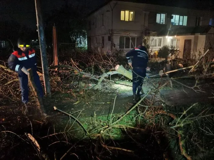 Власти Крыма и Севастополя объявили 27 ноября выходной день из-за непогоды Власти Крыма и Севастополя объявили 27 ноября выходной день из-за непогоды