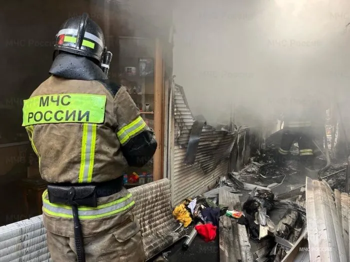 При пожаре на рынке в Астрахани эвакуировали больше 100 человек При пожаре на рынке в Астрахани эвакуировали больше 100 человек
