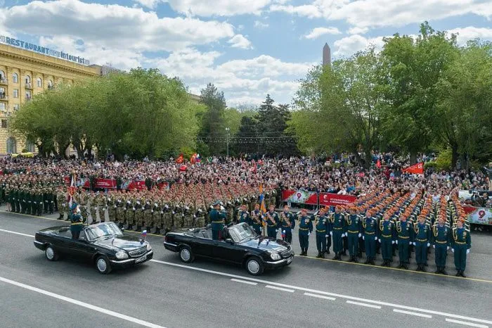 В параде Победы в Волгограде приняли участие курсанты из Донецка В параде Победы в Волгограде приняли участие курсанты из Донецка