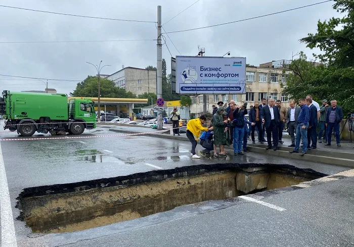 Обрушившийся мост через Салгир в центре Симферополя отремонтируют до конца июля