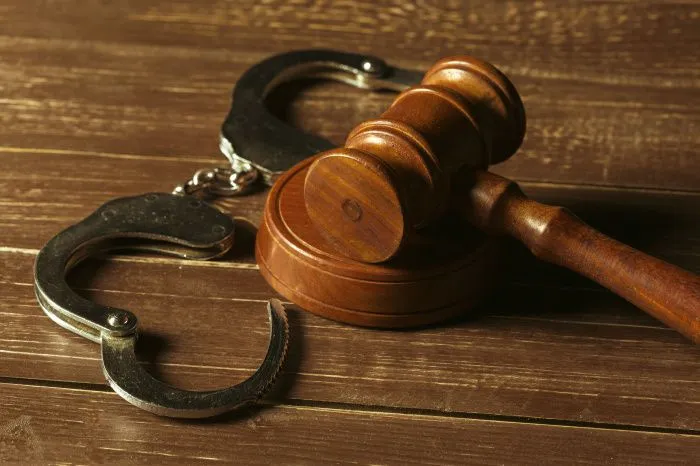 Суд Махачкалы арестовал сотрудников Дагтехкадастра и Росреестра по делу о взятках Суд Махачкалы арестовал сотрудников Дагтехкадастра и Росреестра по делу о взятках